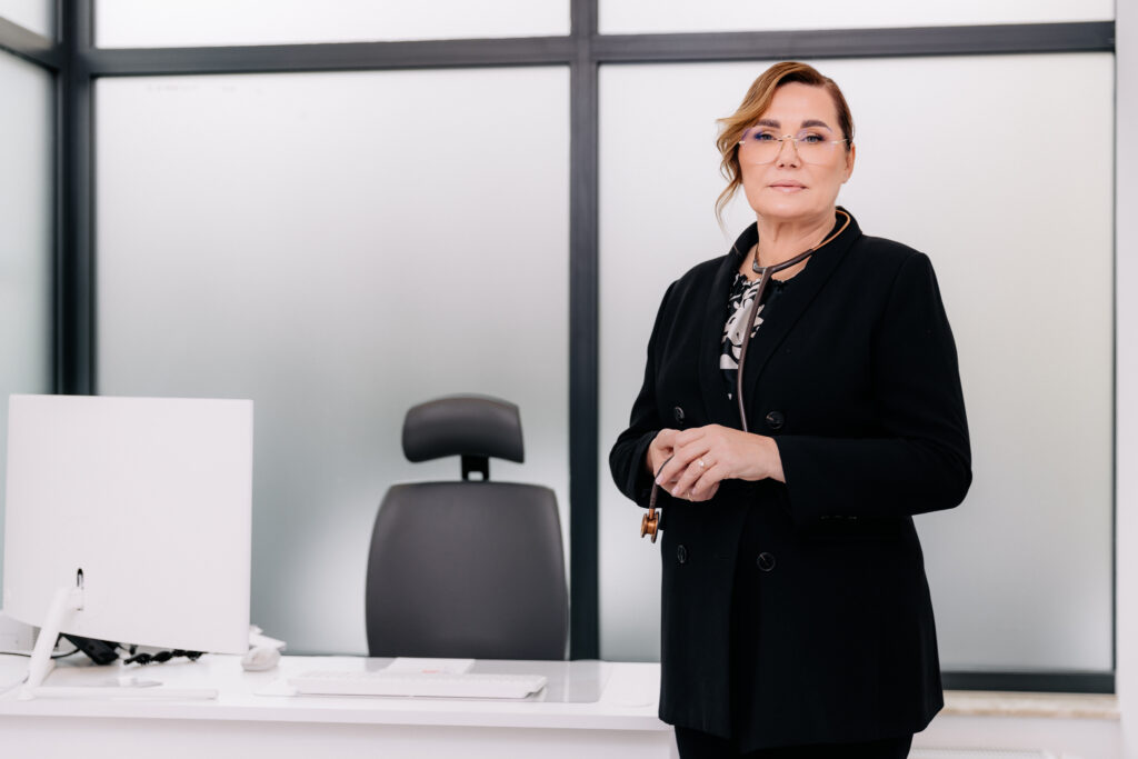 lek. Mariola Karolak-Tomczuk w gabinecie - Poznań Grunwald